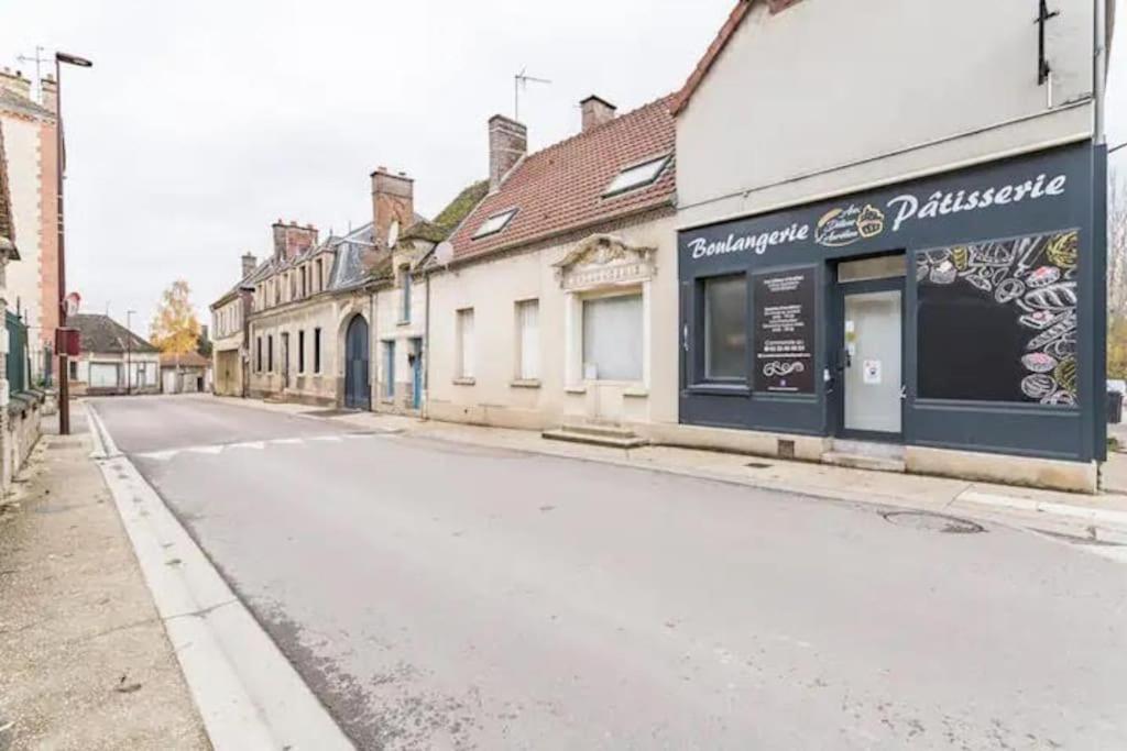 Le Gambetta - Nouveau Proprietaire Estissac Luaran gambar