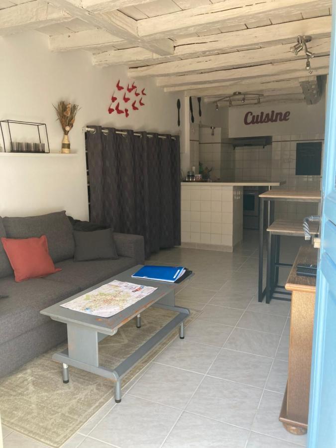 Le Gambetta - Nouveau Proprietaire Estissac Luaran gambar
